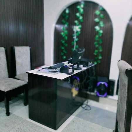 Oyo Mosaic Hotel And Restaurant Gonda ภายนอก รูปภาพ