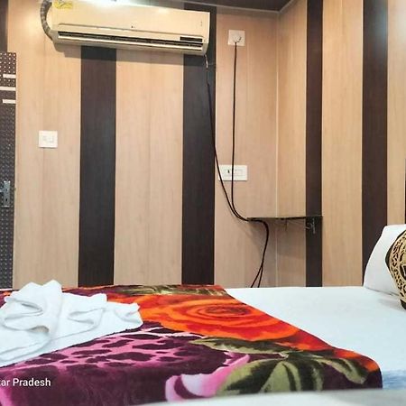 Oyo Mosaic Hotel And Restaurant Gonda ภายนอก รูปภาพ