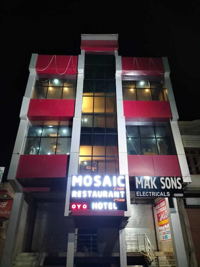 Oyo Mosaic Hotel And Restaurant Gonda ภายนอก รูปภาพ