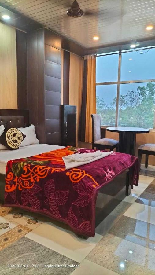 Oyo Mosaic Hotel And Restaurant Gonda ภายนอก รูปภาพ