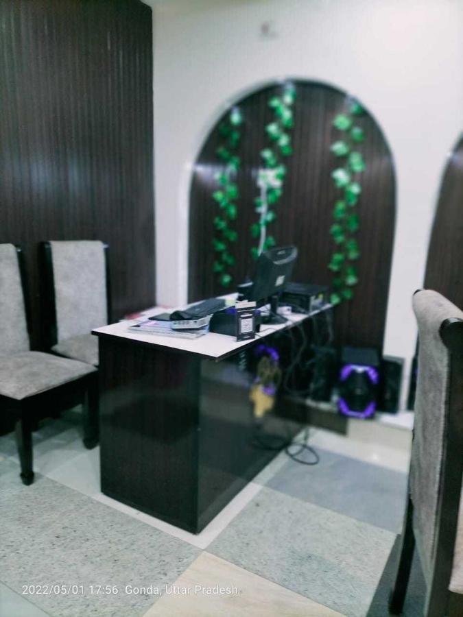 Oyo Mosaic Hotel And Restaurant Gonda ภายนอก รูปภาพ