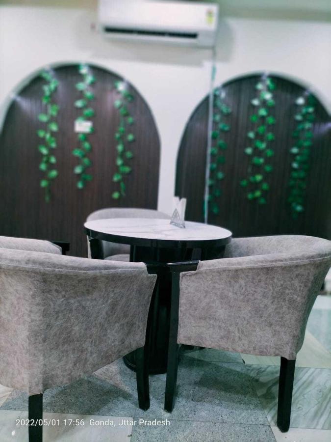 Oyo Mosaic Hotel And Restaurant Gonda ภายนอก รูปภาพ